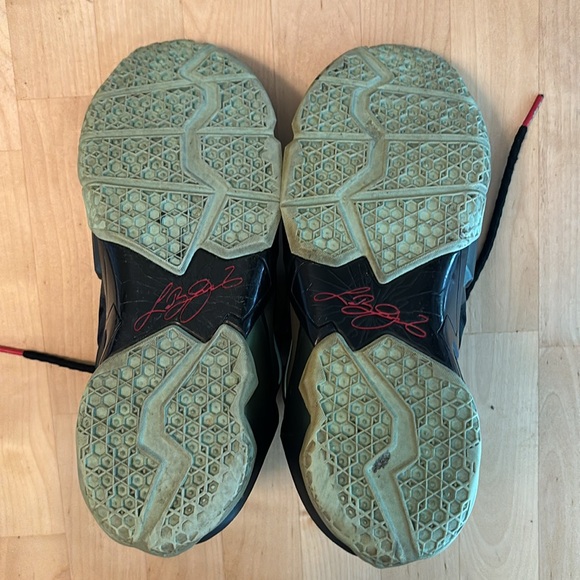Nike LeBron 11 Kings Pride 2013 size 6.5 youth, women’s size 8 great condition - Picture 4 of 4